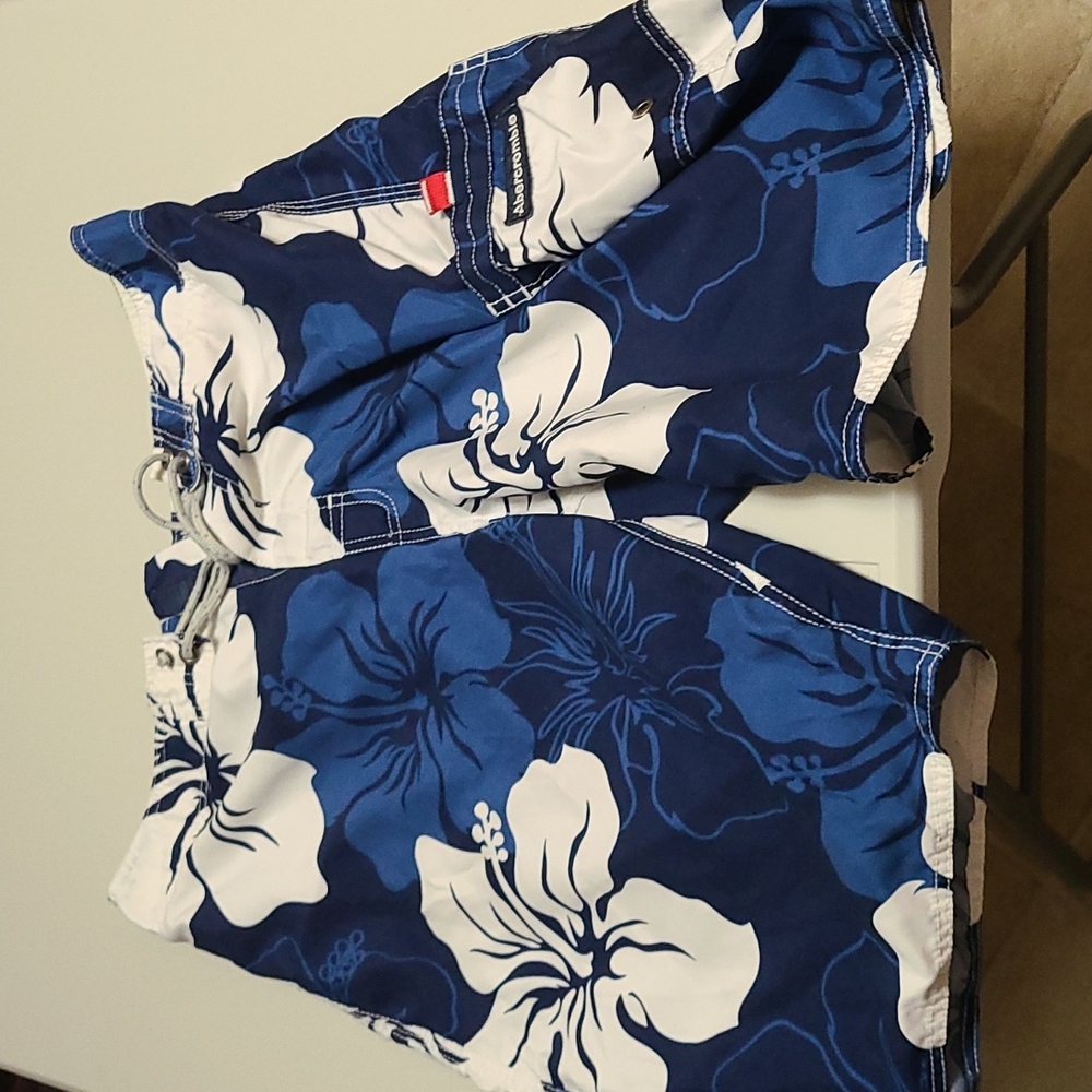 Abercrombie and Fitch boardshorts Size 34